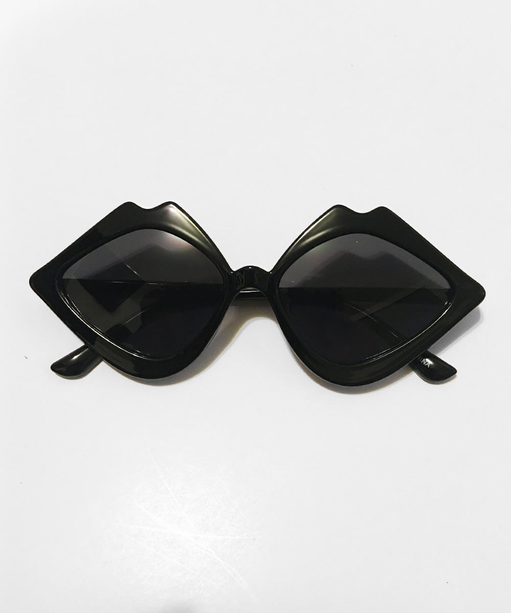 Black Kiss Kiss Retro Sunglasses