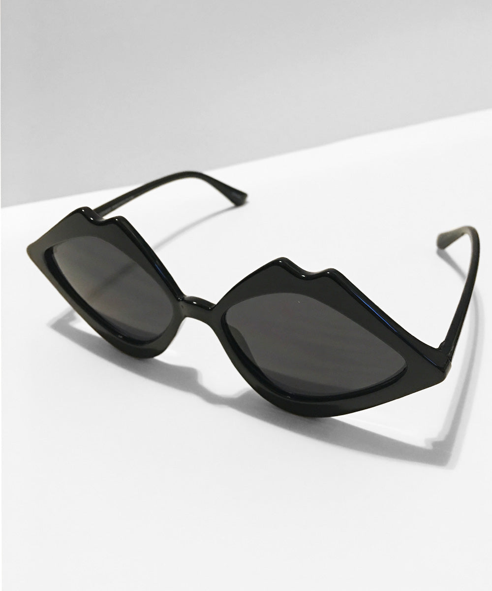 Black Kiss Kiss Retro Sunglasses