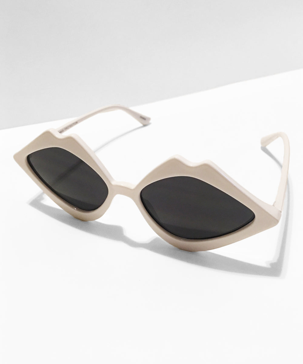 White Kiss Kiss Retro Sunglasses