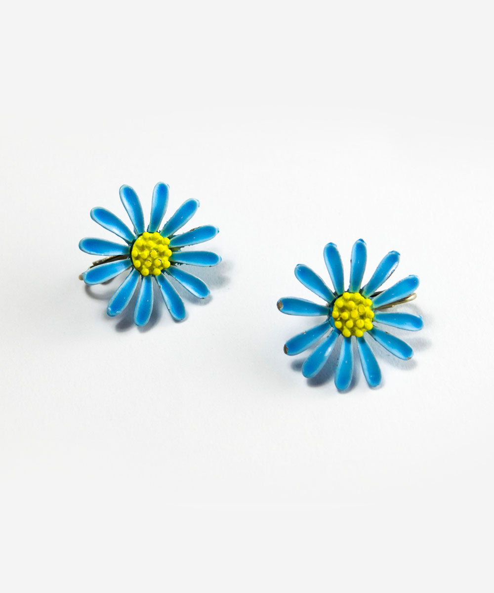 Authentic Vintage 1960s Light Blue Daisy Flower Clip On Earrings
