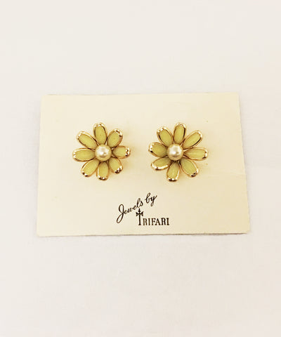 Authentic Vintage Crown Trifari Yellow Flower Clip On Earrings